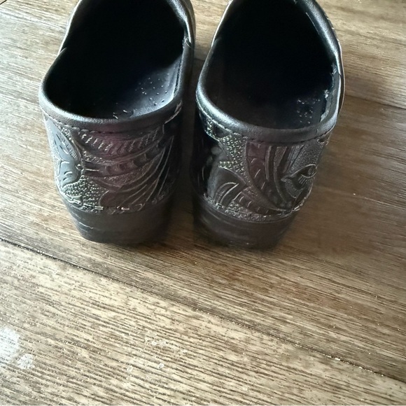 Black floral Dansko clogs - Picture 5 of 10